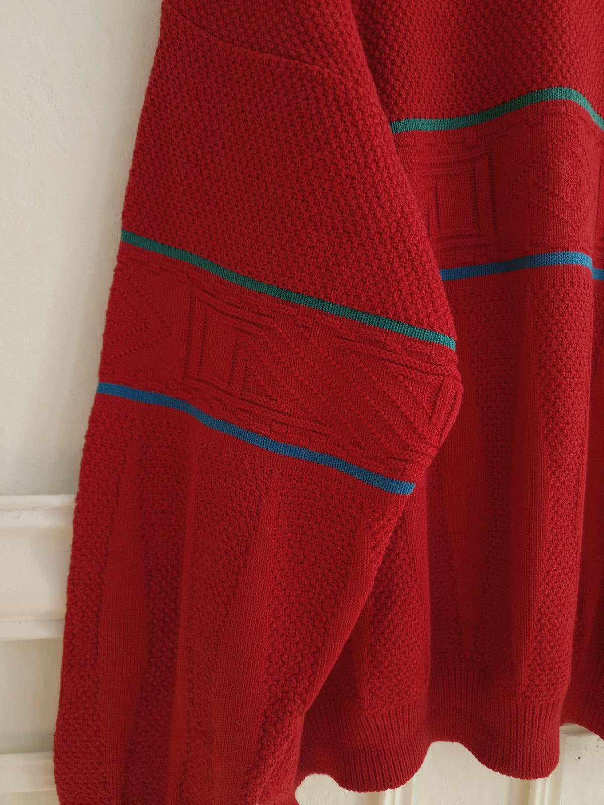 Roter Vintage Strickpullover mit Streifen