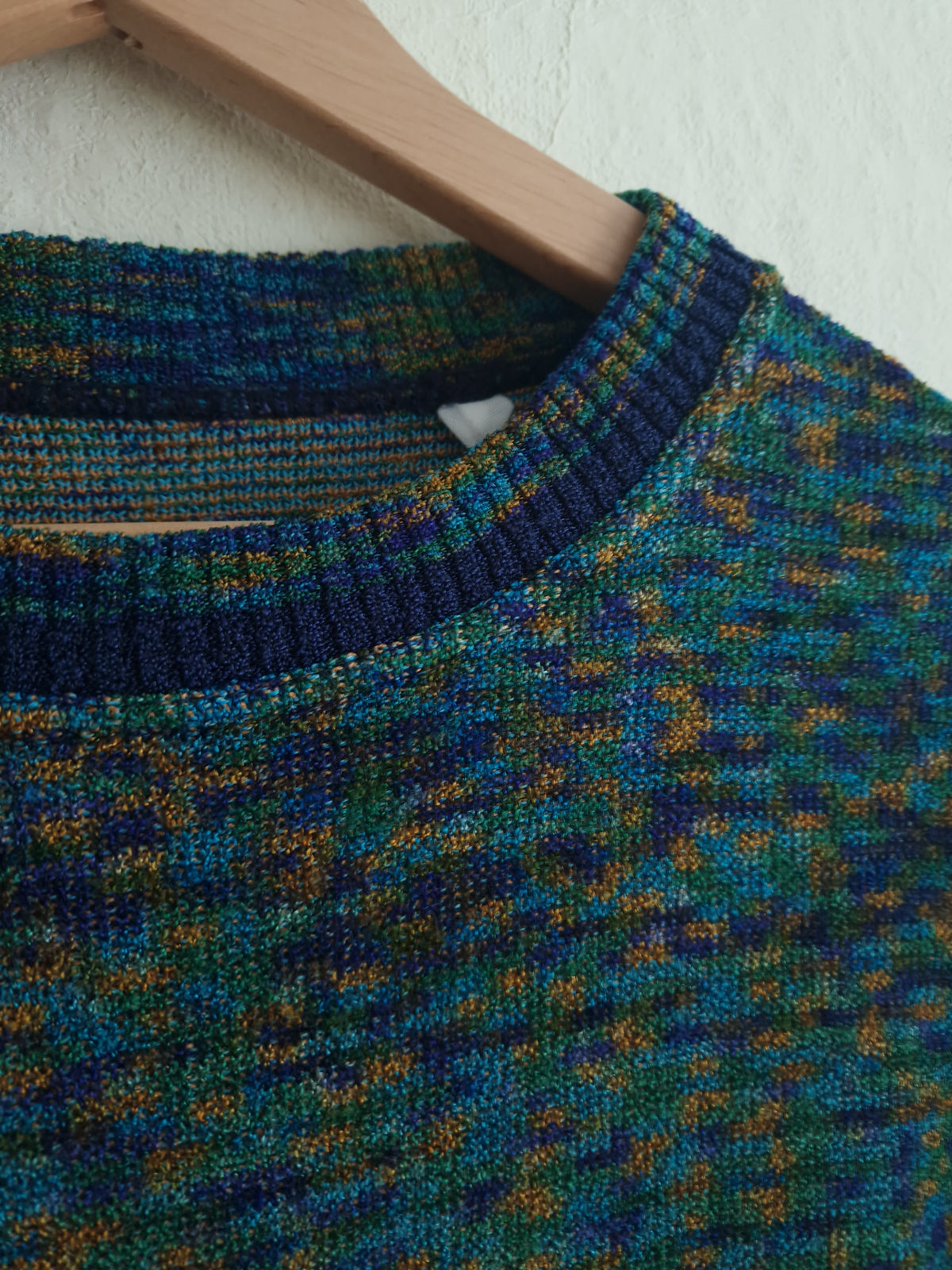 Lightweight, comfortable 80s knit sweater