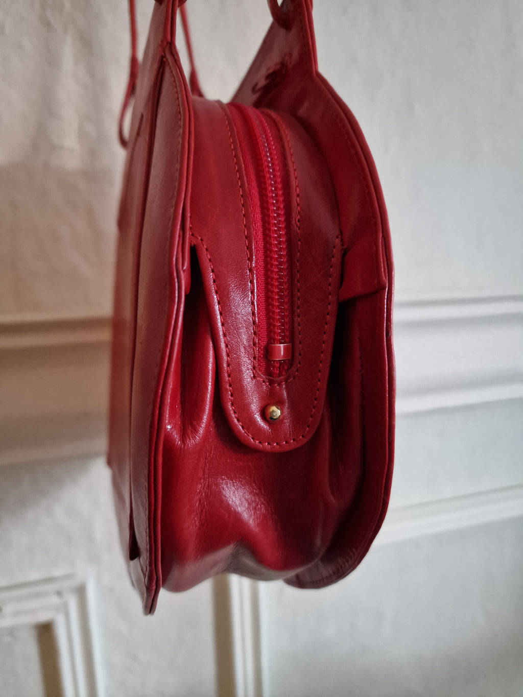 Vintage leather bag in red