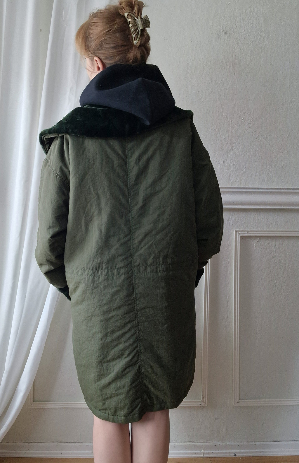 Vintage oversized coat in olive green with an expansive faux-fur shawl collar