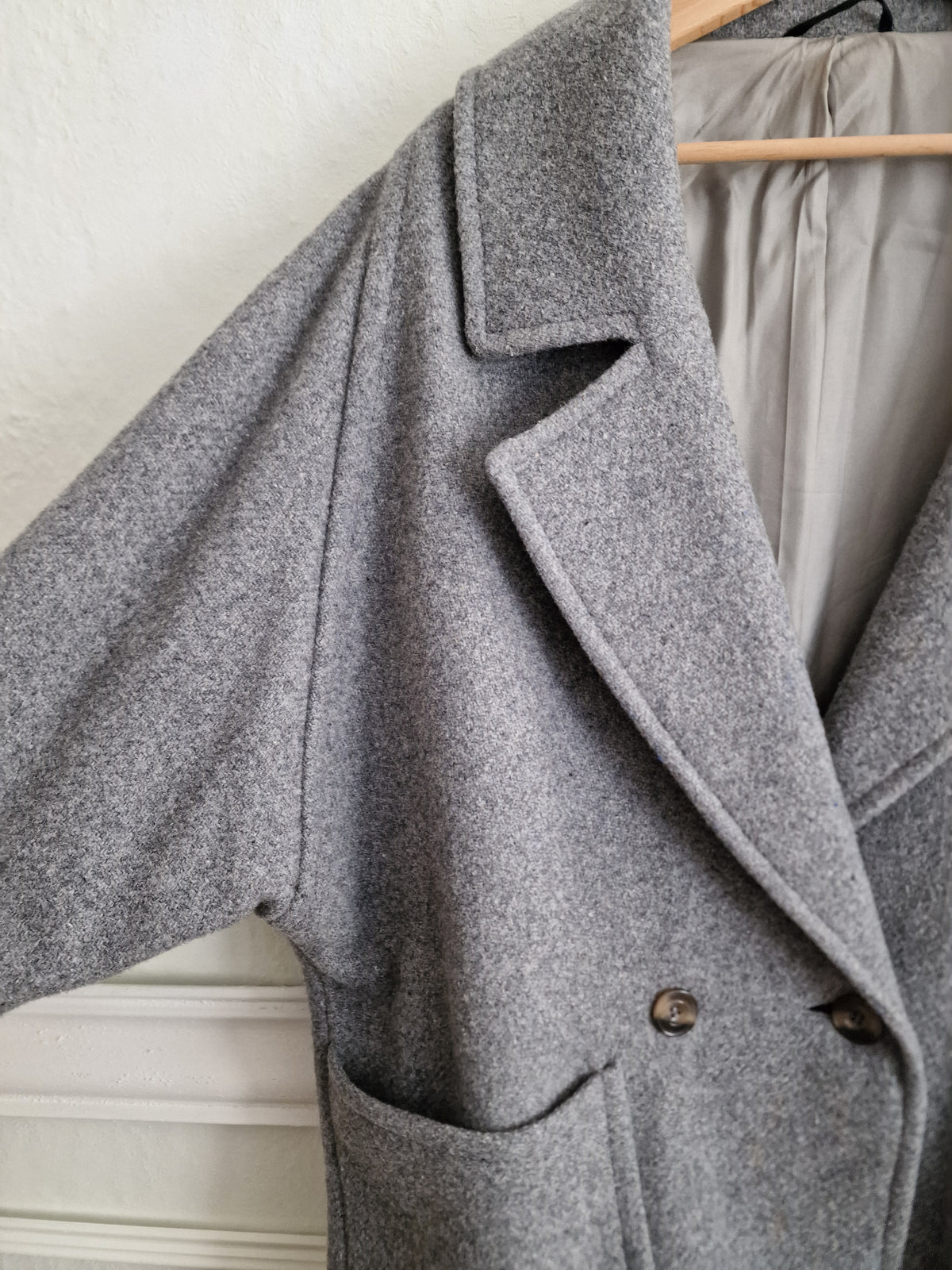 Vintage coat made of 100% wool